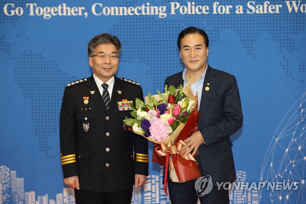 11��23��A�b���t��ھ����A�������]�k�^�����O�̷|�Pĵ���U���{�[�s�X�v�C�]���p���^