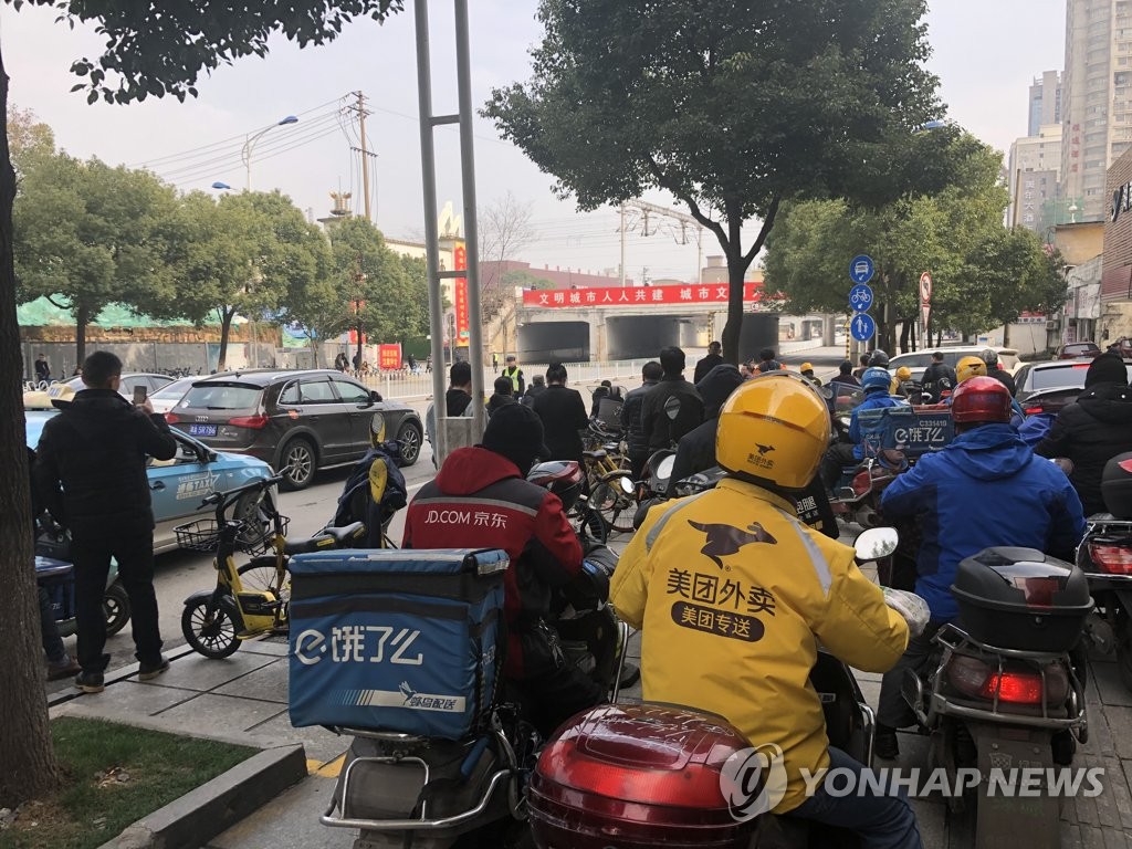 2��25��A�b�������M�C�Ұ������F������A��ĵ�ި��q�C�]���p���^