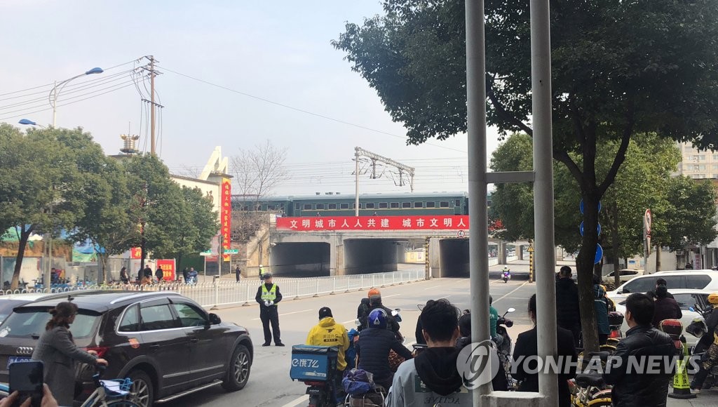 2��25��A�b�������M�C�Ұ����F������A��ĵ�ި��q�C�]���p���^