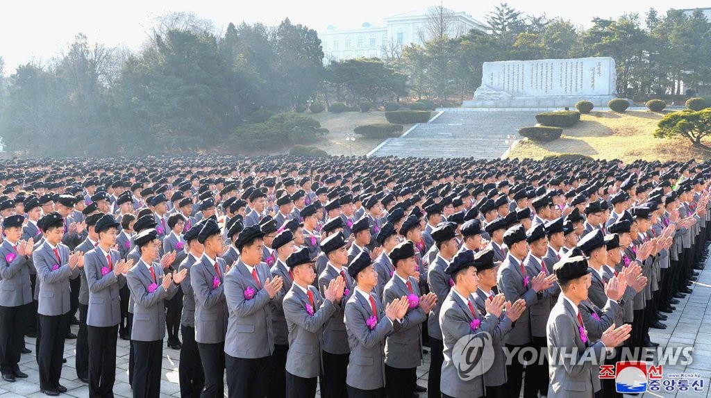 資料圖片:據朝中社報道,4月1日,朝鮮各地的學校舉行開學典禮。 韓聯社/朝中社(圖片僅限南韓國內使用,嚴禁轉載複製)