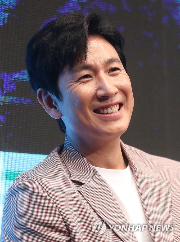 4��22��A�b�����´��Ŵ��A�s���A�������b�m�H���Ρn�o�G�|�W�߯��C�}�C�]���p���^