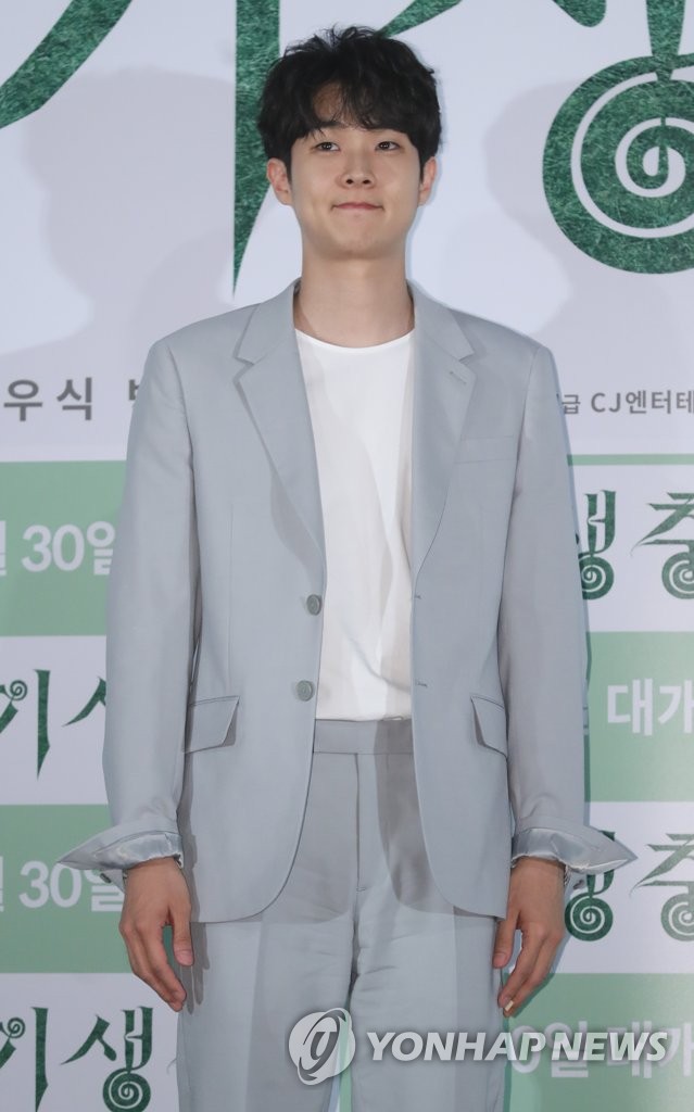 �Z�t�ӥX�u�m�H���Ρn�լM�|�C�]���p���^