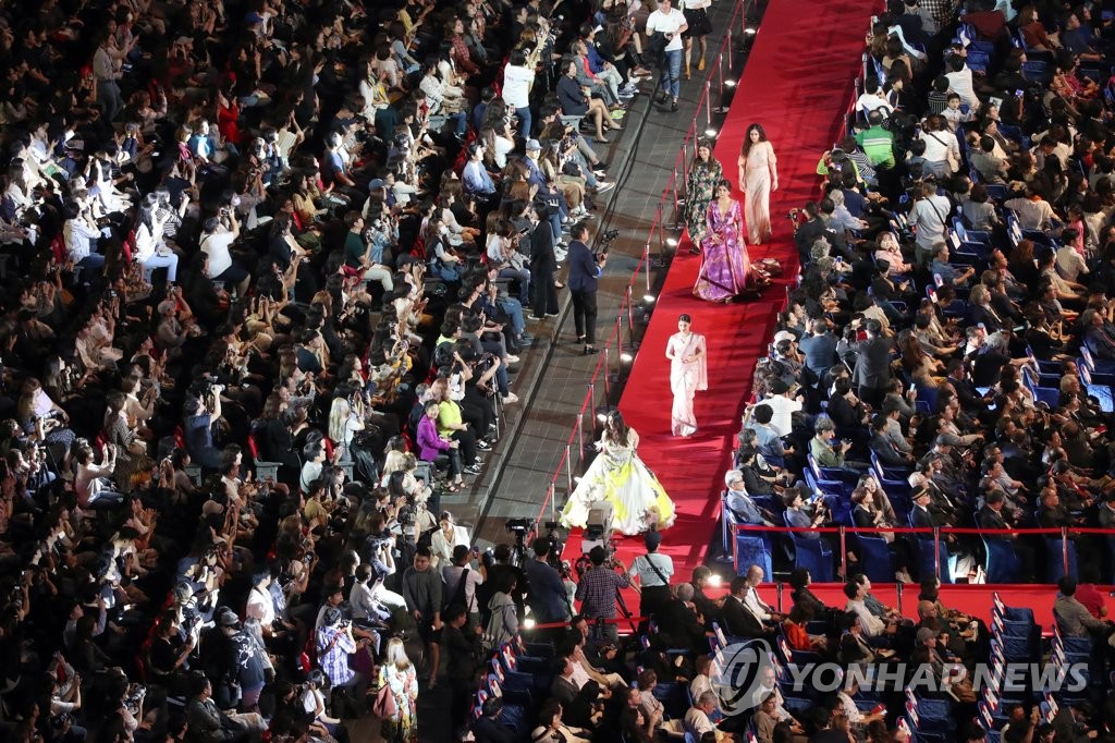 10��3��A��24���y�s��ڹq�v�`�b�y�s�������O�q�v�����~�@���}���C ���p��