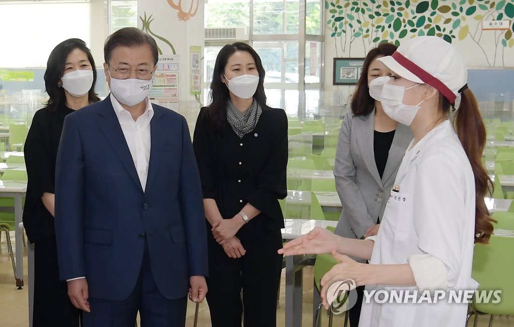 5��8��A�n���`�Τ�b�G�]���G�^���X�F��󭺺����s�s�Ϫ����ʰ����C ���p��