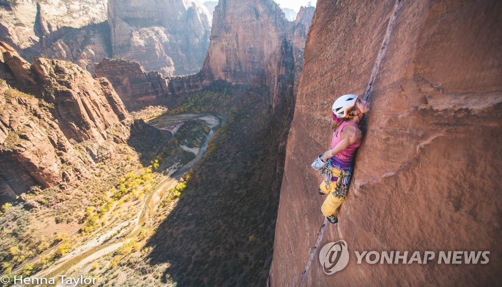 �Ĥ������{�@�ɤs�a�q�v�`�}���@�~�mSpeak to Me Softly�n�w�i�� ���p��/���{�@�ɤs�a�q�v�`�ѹϡ]�Ϥ��Y�T����ƻs�^