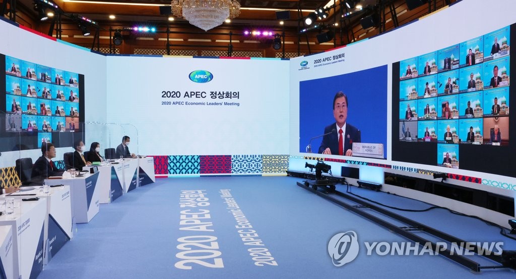 11��20��A�b�C�˻O�A�n���`�Τ�b�G�]���G�^�X�u�H���W�覡�|�檺�ȤӸg�X��´�]APEC�^�ĤG�Q�C����ɤH�D�����|ĳ�C ���p��