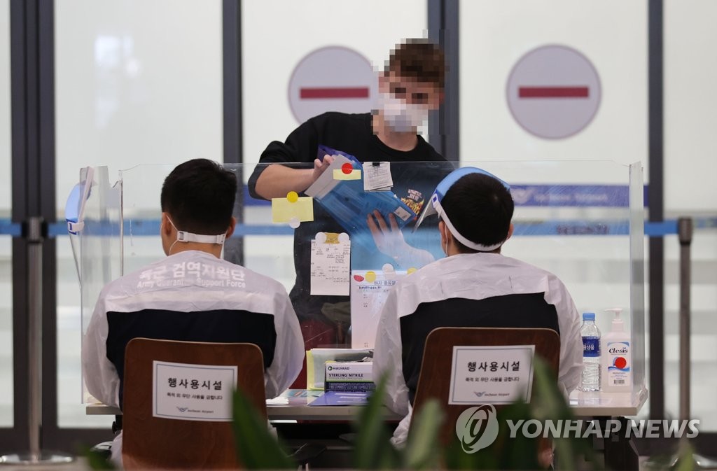 ��ƹϤ��G3��15��A�b���t��ھ����Ĥ@��H�A���̤u�@�H�������~�J�Ҫ̴��ѫ��ޡC ���p��