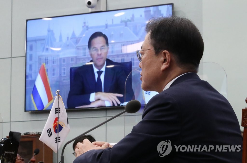 7��7��A�b�C�˻O�A�n���`�Τ�b�G�P�������J·�f�S�|����W�|�͡C ���p��