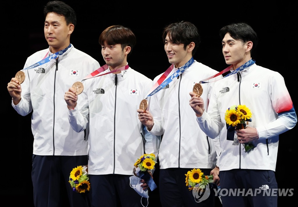 7��30��A�b�饻���i�i���]�|�檺�F�ʶ��B�|�k�l���魫�C�ɵP�ɤ��A�n�����H45��41�ԳӤ��궤�A��{�k�l���C���P�s����}�C�Ϭ��n���k�l���C���b�{�������W�|�ɵP�X�v�C ���p��