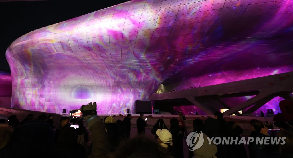 ��ƹϤ��G12��18��A�����F�j���]�p�s���]DDP�^�~�٤W��g�X���R����v�@�~�C�ѭ����]�p�]�ΥD�쪺��v���N�i��������DDP�����ʩ󥻤�17��ܤU��1���|��A���ʴ����C�ѤU��7�ɦ�10�ɤA�ӪŬ��D�D���T����v�@�~�N�Q��g�bDDP�~�٤W�C ���p��