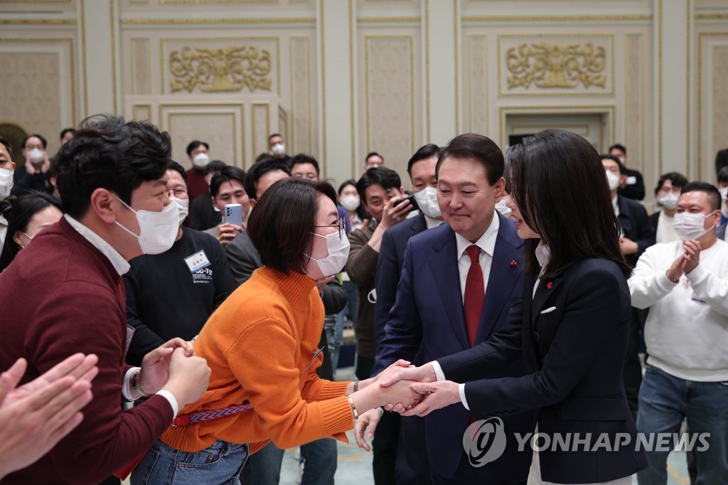 12��20��A�b�C�˻O�ﻫ�]�A�n���`�Τ������M�ҤH���ا��ܽЫC�~�N���|��y�ͷ|�A�Q�פT�j�ﭲ���D�C�Ϭ��������Ұ��P�P�|�̴���P�N�C ���p��/�`�ΫǨѹϡ]�Ϥ��Y�T����ƻs�^