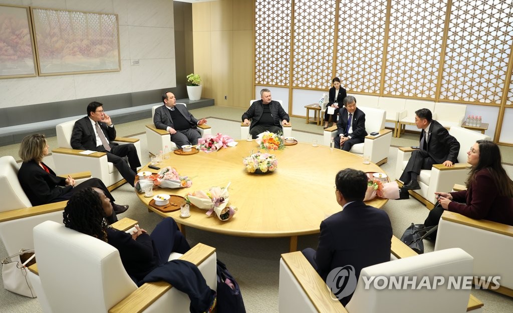 ��ƹϤ��G4��2��A��ڮi�����]BIE�^�ҹ�έ��������C�Ϭ��ҹ�Φb���t�����P�y�s�������埈�B�y�s�@�շ|�ӿ�e���|���Ѫ����۪�������H�h�i���͡C ���p��/�y�s���F���ѹϡ]�Ϥ��Y�T����ƻs�^