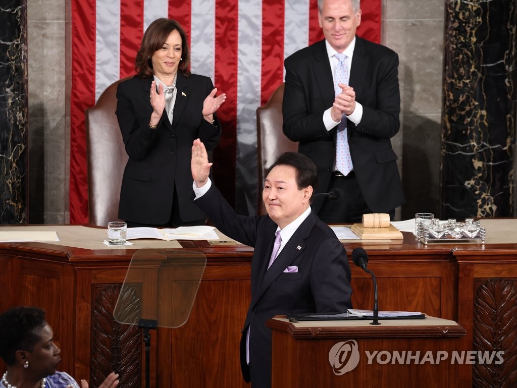 ·í¦a®É¶¡4¤ë27¤é¡A¦b¬ü°ê°ê·|¡A¤¨¿ü®®ºtÁ¿¹L«á¦V¨Ó»«´§¤âP·N¡C ÁúÁpªÀ