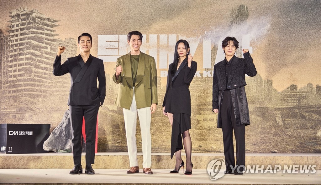 ��ƹϤ��G5��10��A�b�������õn���ϡA�`���]Netflix�^������@�m�����M�h�n�]Black Knight�^�|��C��o�G�|�C�Ϭ��Ӽ@�D�t���Ӿˡ]���_�^�B���t�l�B�����M�������]���^�\���ըѴC���ӡC ���p��/�`���ѹϡ]�Ϥ��Y�T����ƻs�^