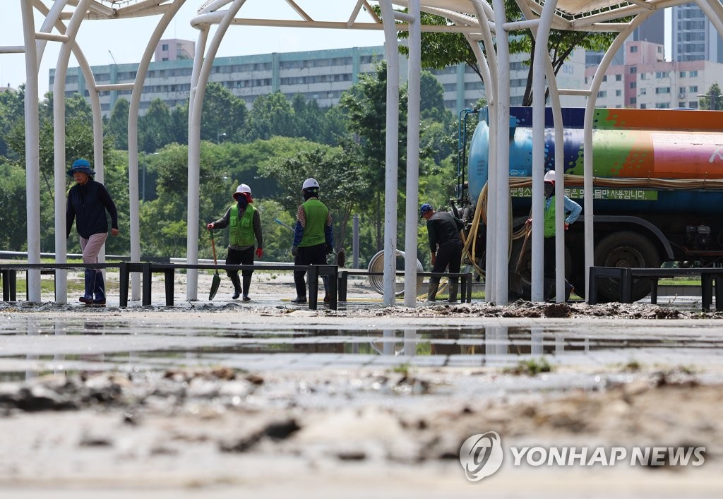 7��19��W�ȡA�b�������L���~������A�u�@�H�����b�m�ײM�١C ���p��