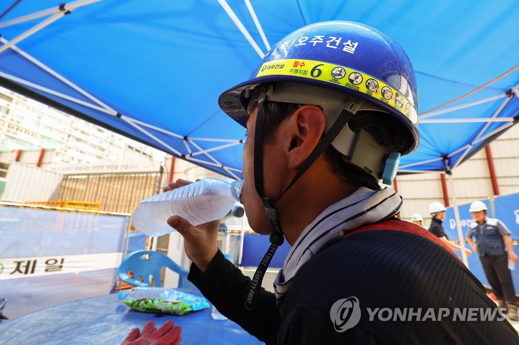 ��ƹϤ��G8��1��A�b�������Ϫ��@�B�I�u�{���A�@�W�ؿv�u�H���b�ܤ������C�������ѥդѳ̰���Ť@�פɦ�35�סC ���p��