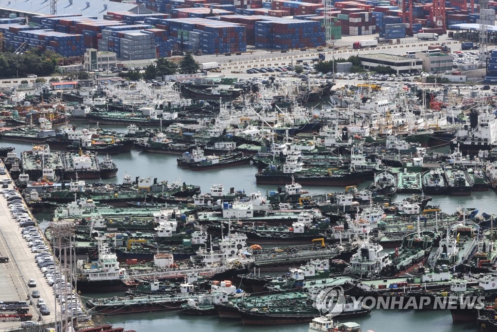 8��8��W�ȡA�b�y�s��Ĥ��X�Y�A�H�ۤ��~��6���䭷���d�V���_�W�G��A�j�q�����k���׭��C ���p��