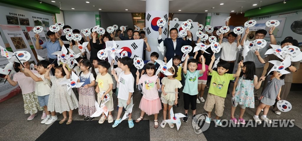 ��ƹϤ��G8��14��A�b���{���_�ϬF���j�ӡA�p�B�̤ͭ��|�L���n����X�]�ӷ��X�^�����l�M�����y�����_78�g�~�C�C�~8��15��O�n�����_�`�C ���p��