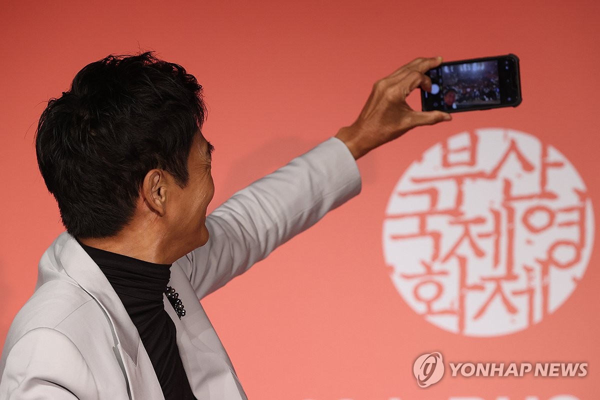 10��5��A�b�y�s�����O��KNN�v�|�A�P���o�b��28���y�s��ڹq�v�`���~�רȬw�q�v�H�����O�̷|�W�۩�d���C ���p��