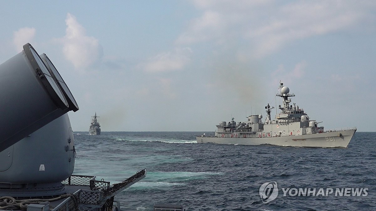 10月24日,在南韓西部海域,南韓海軍艦艇參加聯合軍演。 韓聯社/海軍供圖(圖片嚴禁轉載複製)