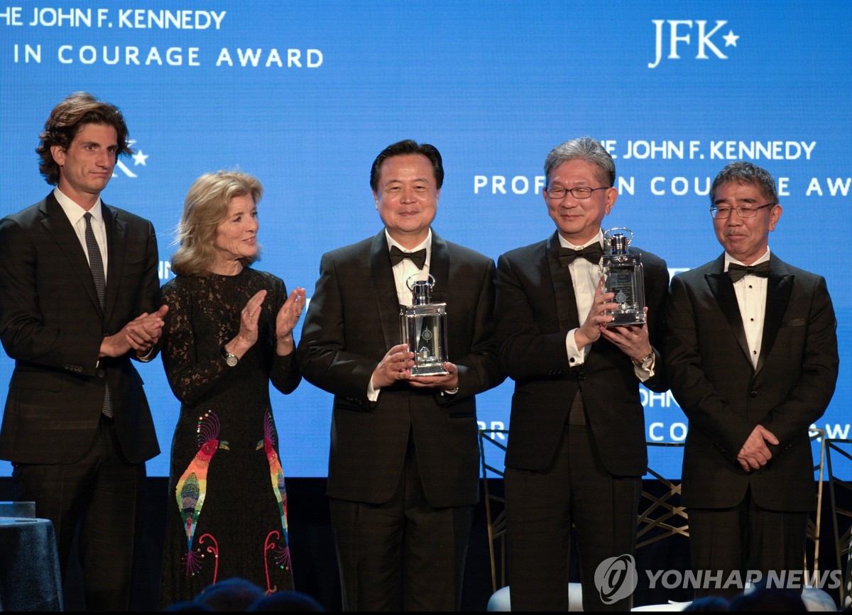 �n���`�ο줽��10��30����ܡA�`�Τ������P�饻���۩��Ф嶯�@�P��{���֥��}�i������C�Ӽ����Ѭ������·�֥��}�Ϯ��]����|�{�o�C�Ϭ��n���n���j�ϻ���F�]�~���^�N��������סC �`�ΫǨѹϡ]�Ϥ��Y�T����ƻs�^