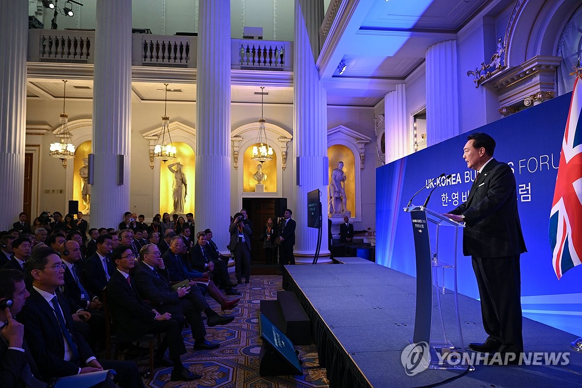 ���a�ɶ�11��22��A�b�^��۴��A�������b���^�ӰȽ׾¤W�P�P���C ���p��