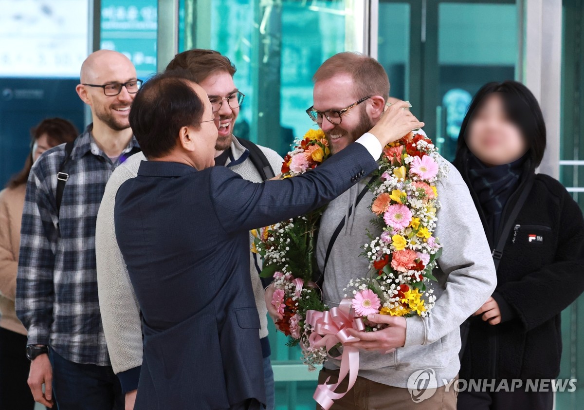 12��13��A�b�����s�s�Ϫ���ߤ����ժ��]�J�f�A�ժ��]�]�������s�]���^�V���~��400�U�W�X���ذe�����~�C ���p��