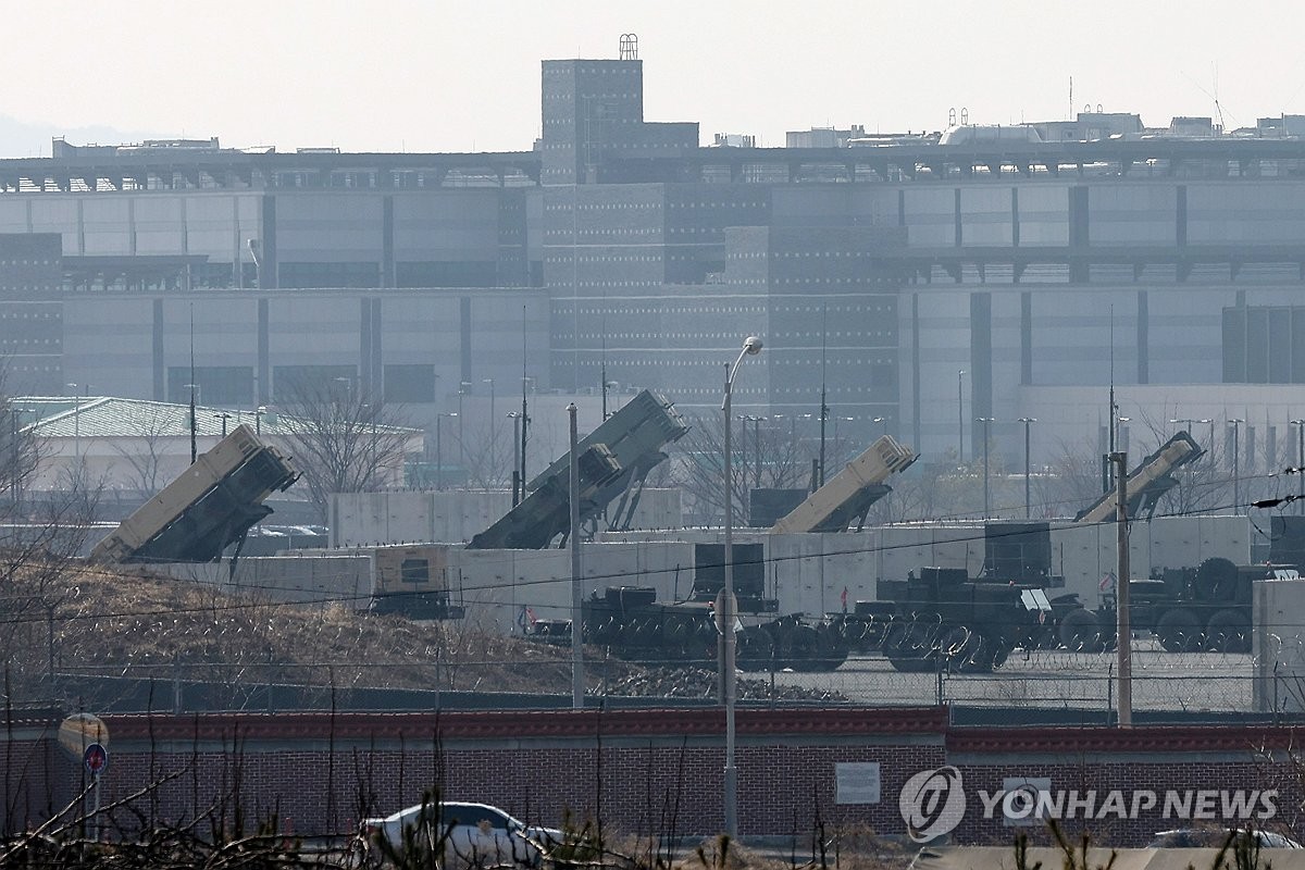 資料圖片:在京畿道平澤市駐韓美軍基地”漢弗萊斯營“,“愛國者”導彈待命。 韓聯社