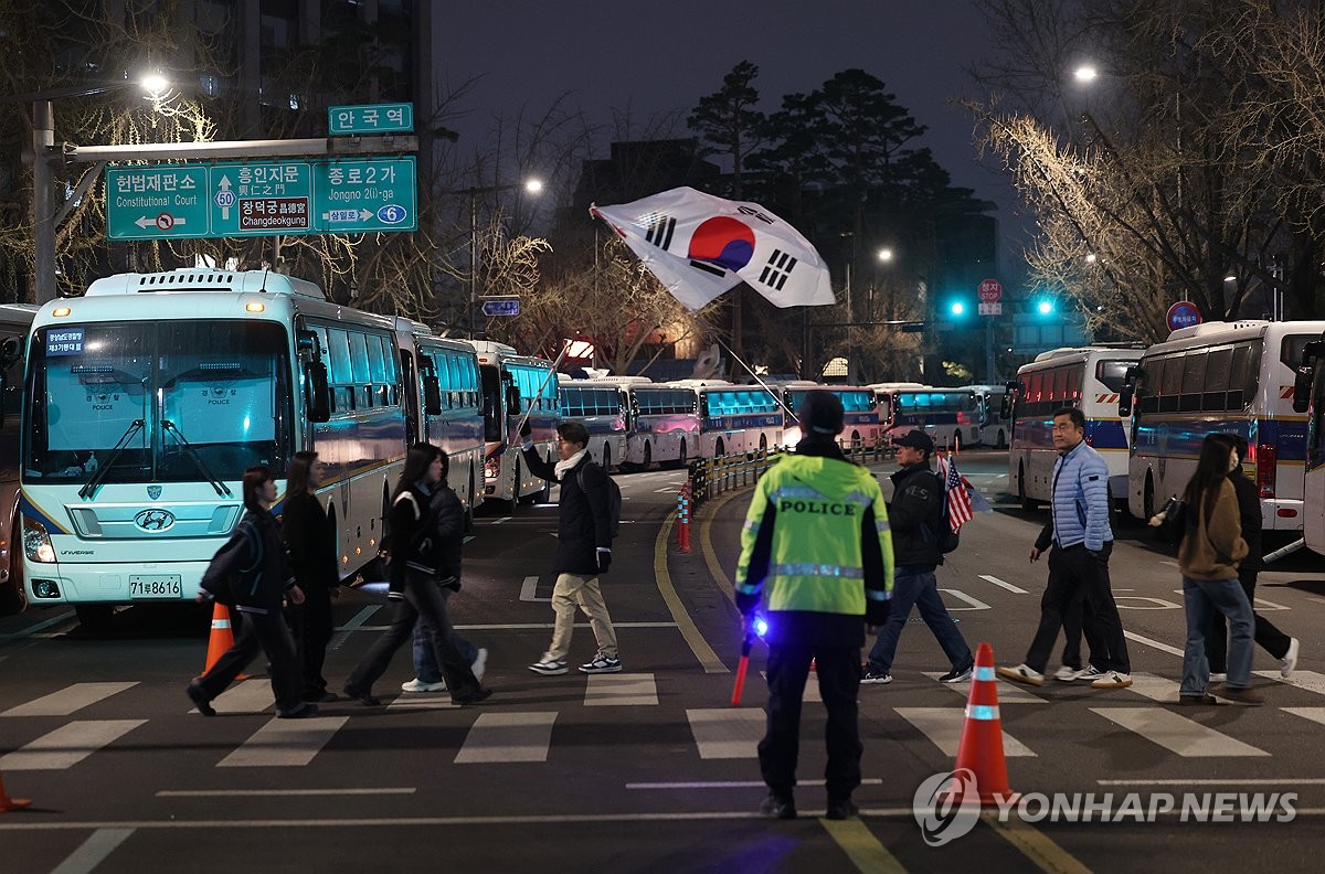 4��2��A�b���������Ϫ��˪k���P�ҡ]�˪k�k�|�^����Aĵ��Τj�ڿv�_�����١��A�����D�C ���p��