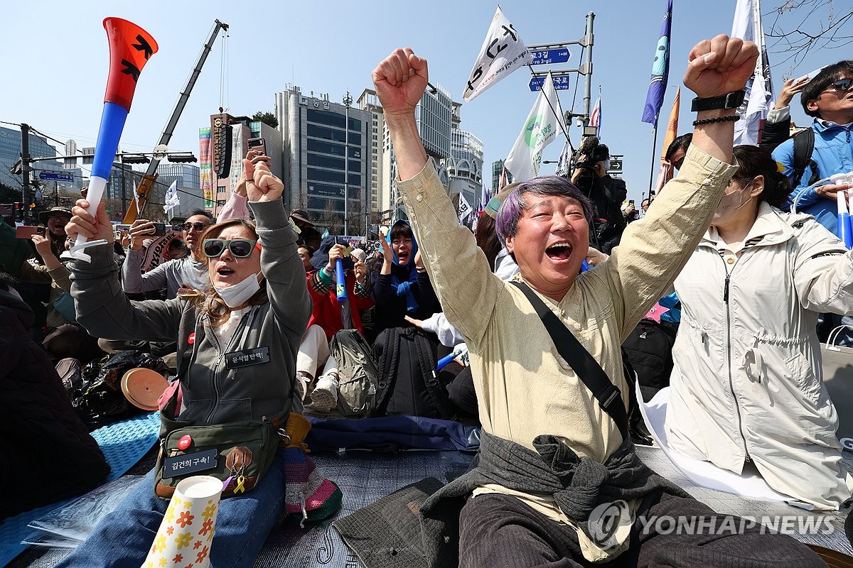 4��4��W�ȡA�b���������Ϧw��}�@�a�A�����w�I�y���������Q�}�K�C�˪k�k�|���ѴN�`�Τ������u��׶i��ŧP�A���w�}�K�������C ���p��