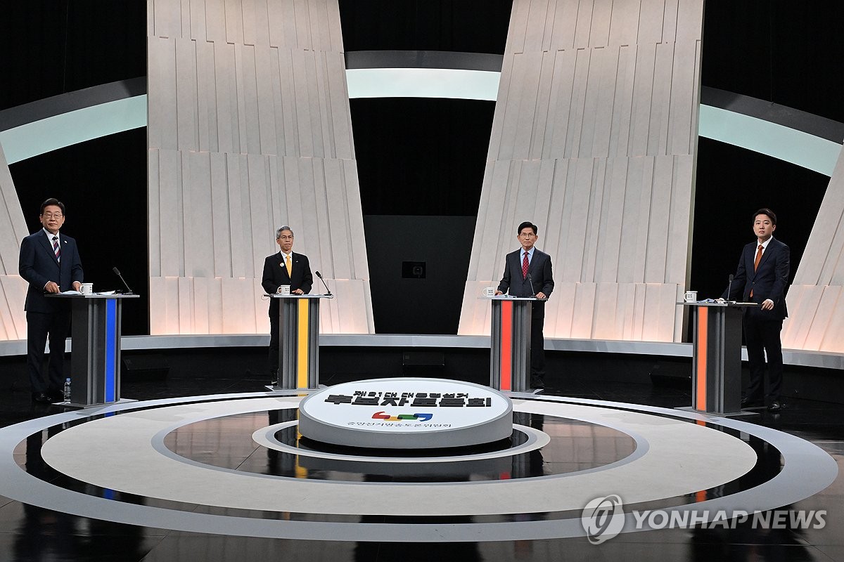 5��27��A�b�����®��ϤW���}��MBC�q���O�t���ǡA�n����21���`�ο��|���|�W�`�έԿ�H�b�i��̫�@���q���G�׷|�e�X�v�d���C���_�̦����@�P���D�ҧ��b���B���D�Ұ����v�^��B����O�q�����x�B�ﭲ�s�ҧ��T���C ���p��/��|��v�O�̹�