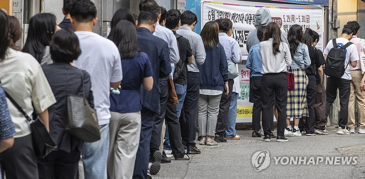 5��30��A�b���������Ϫ��@�B�벼���A�����̦b�W�Z�~���ƶ��ѥ[��21���`�ο��|�ʮu�벼�C ���p��