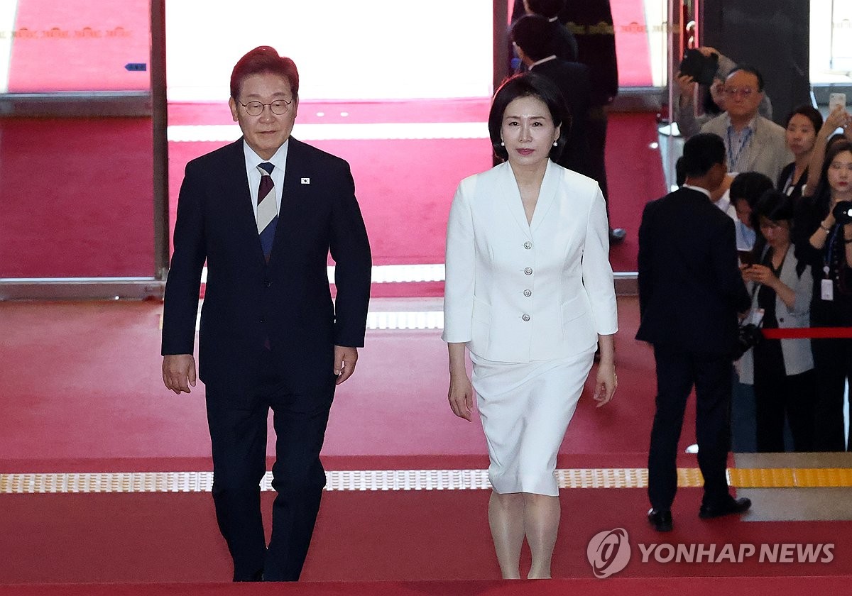 6��4��A�b�������o�q���n����|�j�ӡA�n���`�Χ��b�������Ż}�N¾�ֵo���N¾�t���C�Ϭ����b���]���^�M�ҤH���f�����i��|�j�ӡC ���p��/��|��v�O�̹�