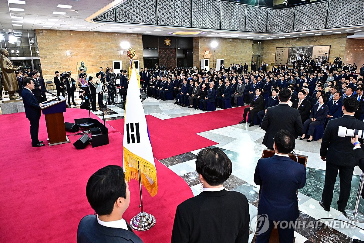 ��ƹϤ��G6��4��A�b�������o�q���n����|�ϡA���b���b�N¾�Ż}�����W�o���t���C ���p��/��|��v�O�̹�