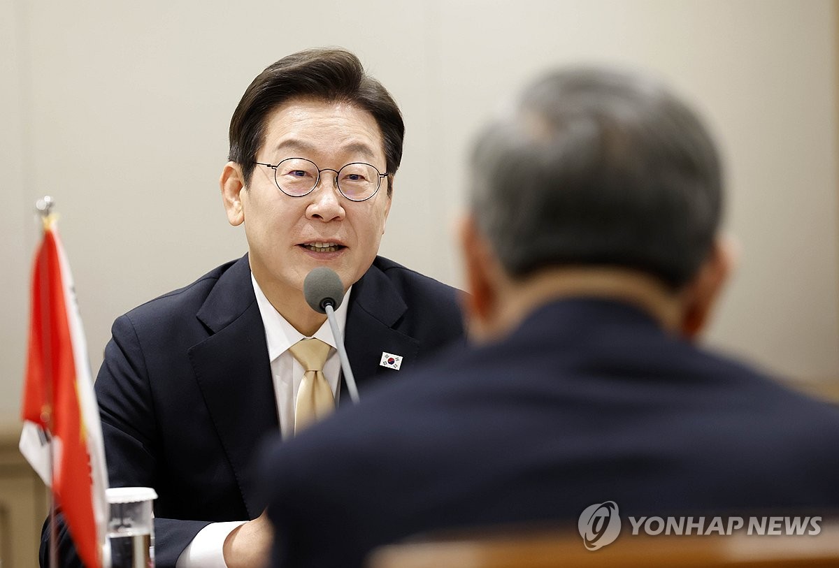 8��11��A�b�����s�s�`�Ω��A���b���MĬ�L�|��|�͡C ���p��/�`�Ϋǳq�T��v�O�̹�