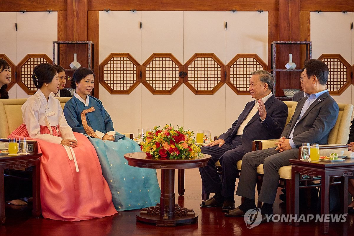 8��12��A�b�C�˻O�`�K�N�A�n���`�Χ��b���]�k�@�^�M�ҤH���f���]���@�^�ܽжV�@�����`�ѰOĬ�L�]�k�G�^�Ұ��i�}���次�ʡC�Ϭ�����ɤH�Ұ����ԡC ���p��/�`�ΫǨѹϡ]�Ϥ��Y�T����ƻs�^