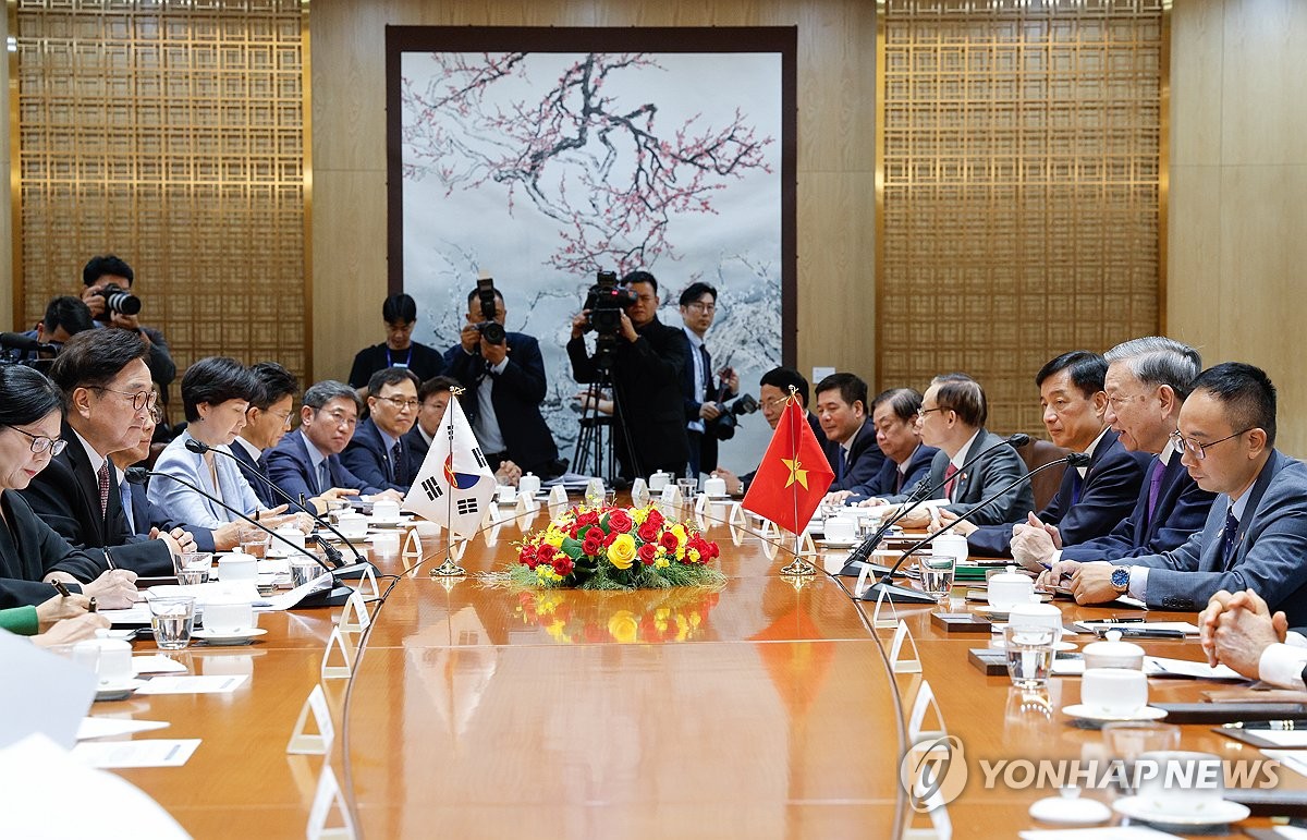 8��12��A�b�������o�q���n����|�j�ӡA�n����|ĳ���ꤸ�ӻP�V�@�����`�ѰOĬ�L�|��|�͡C�Ϭ��|�Ͳ{���ϡC ���p��/��|��v�O�̹�