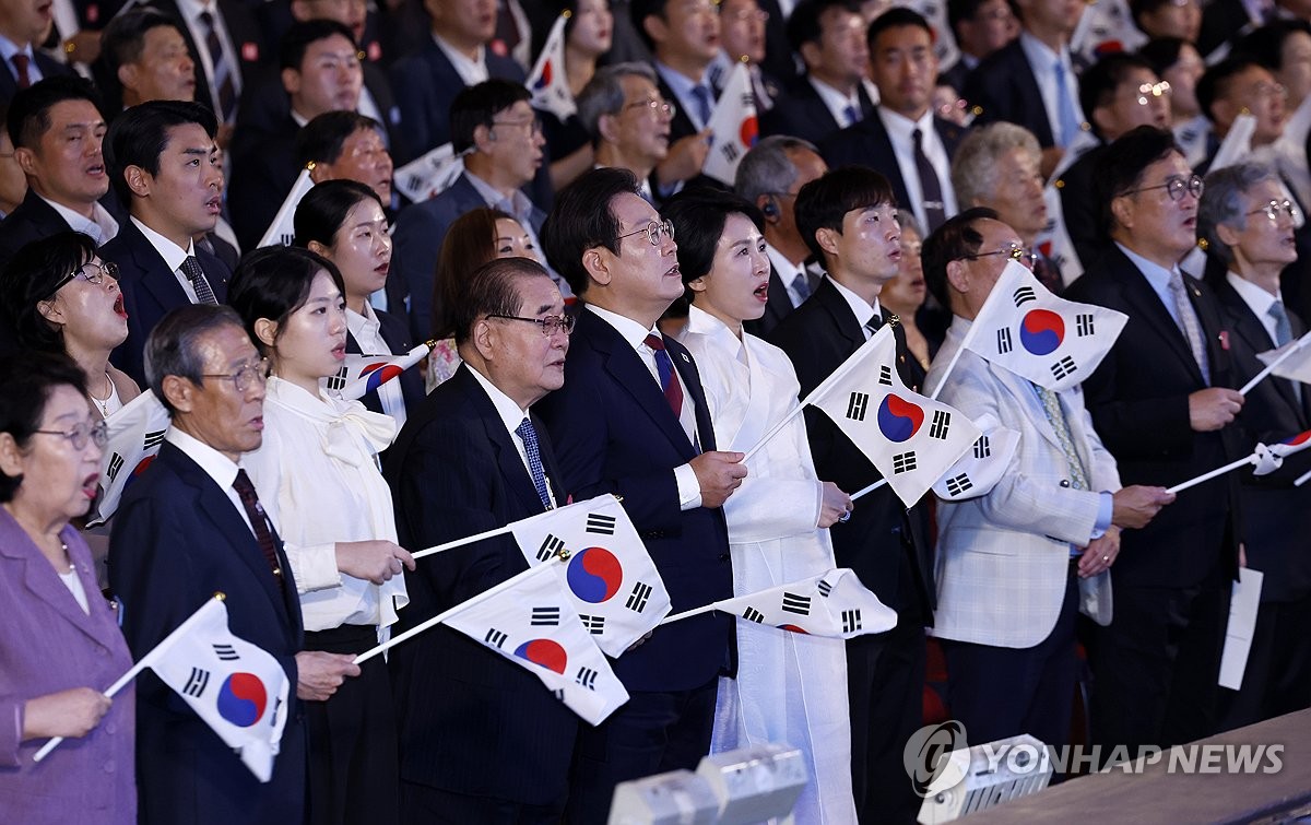 8��15��A���_�`80�g�~�y�������b�����@�v��Ʒ|�]�|��A�n���`�Χ��b���M�ҤH���f���X�u���ʡC�Ϭ��ѥ[���ʪ��H�h���R�ӷ��X�۰_���_�`�q�C ���p��/�`�γq�T��v�O�̹�