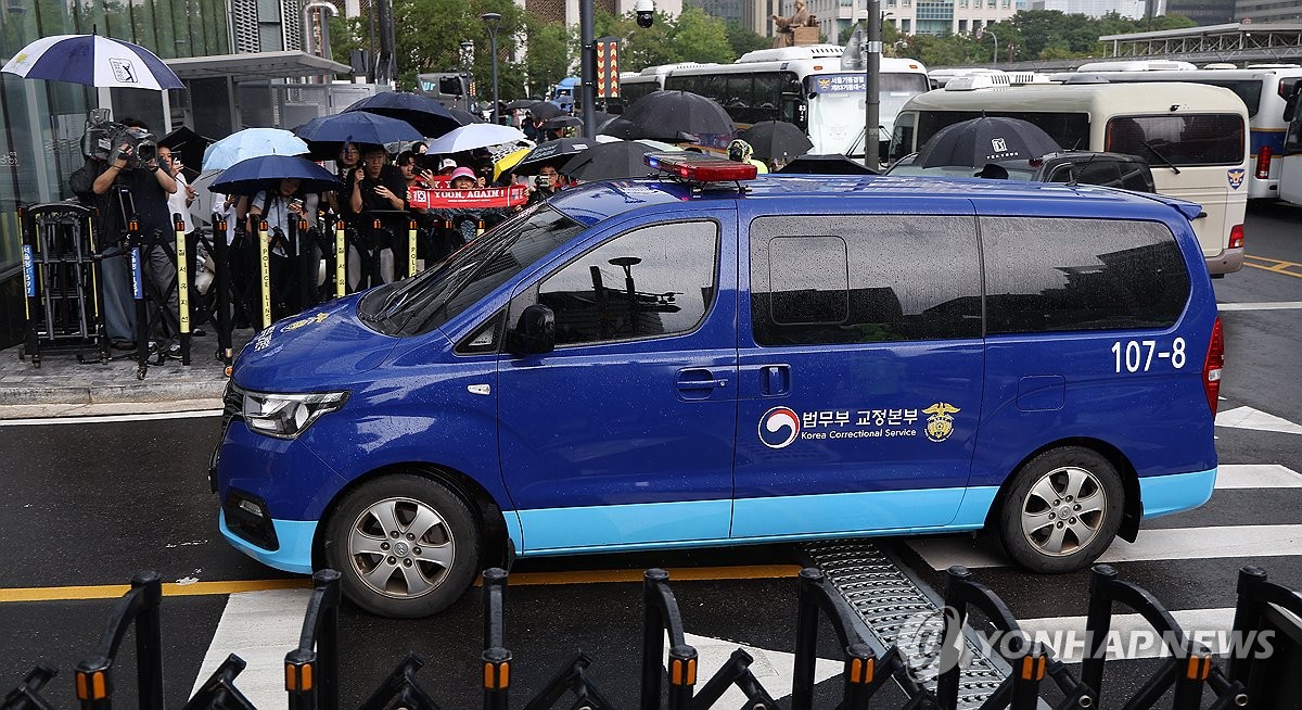 8��25��A�b���������ϡA�n���e�`�Τ������ҤH���اƭ������k�ȳ������p�J�W�˲տ줽�ǩҦb��KT�j�H�C ���p��