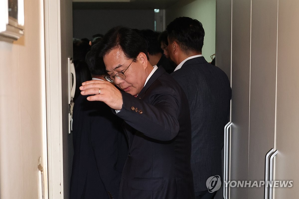 9��18��A�b�������o�q���̤j�b���Ұ���O�q�ҭ��W��ƾں޲z��쪺�줽�ǡA�W�˲շǳƶi��j�d���ҡC�Ϭ�����O�q���@���ۿ��չϪ���W�˲նi�J�C ���p��