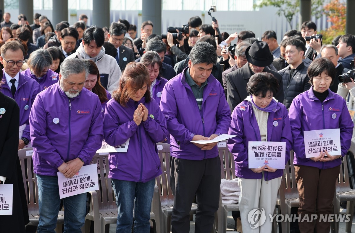 10��29��A�b���������|���ƬG�T�g�~���ڡA�n���F���M�J���̮a�ݦb�������ƪ��s���@�P�|��x�豥�����ʡC ���p��