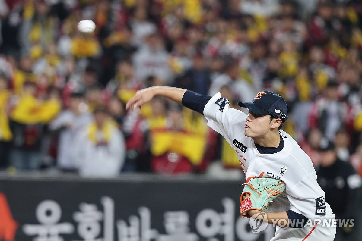 2025년 가을야구에서 역투하는 문동주