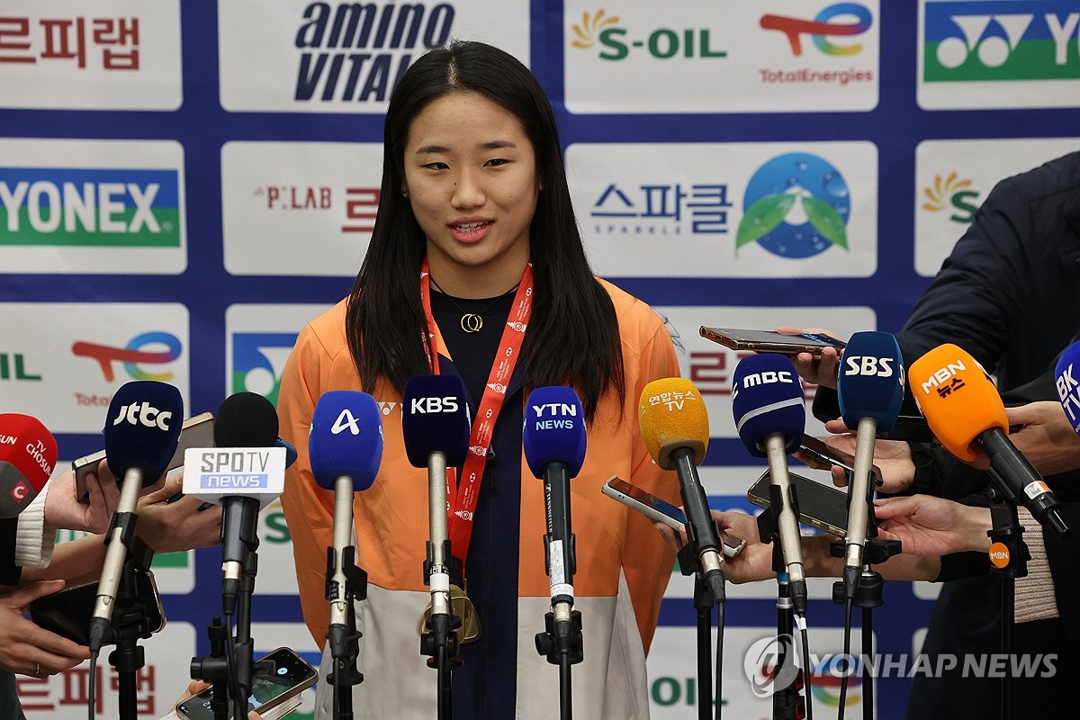 12��22��A�b���t��ھ����A�n���Ф�y�@�j�w�~���^���C�鴣�ݡC ���p��