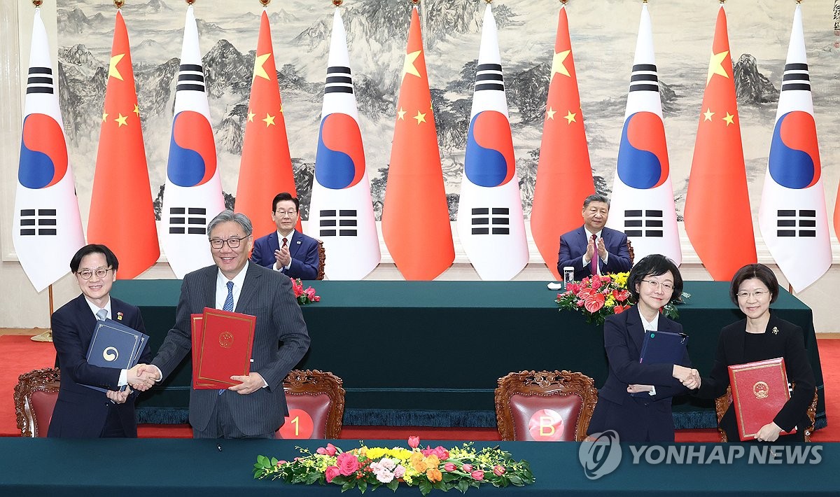 1��5��A�b�_�ʤH���j�|��A���b���]�ĤG�ƥ��^�M�ߪ񥭡]�ĤG�ƥk�^�@�P�X�u�X�@���ñ�r�����C ���p��