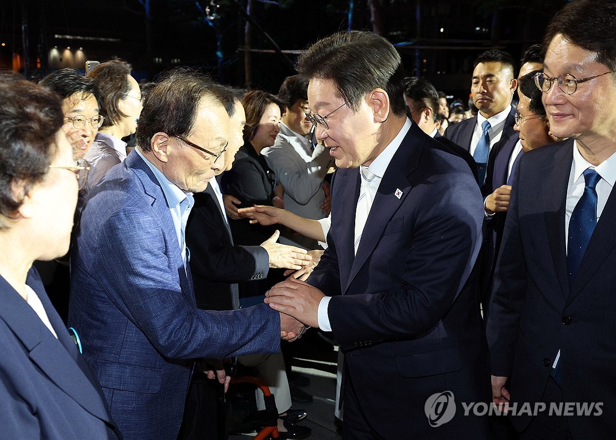 ��ƹϤ��G2025�~8��15��A�b�������ƪ��s���A�����С]���^�P���b������P�N�C ���p��