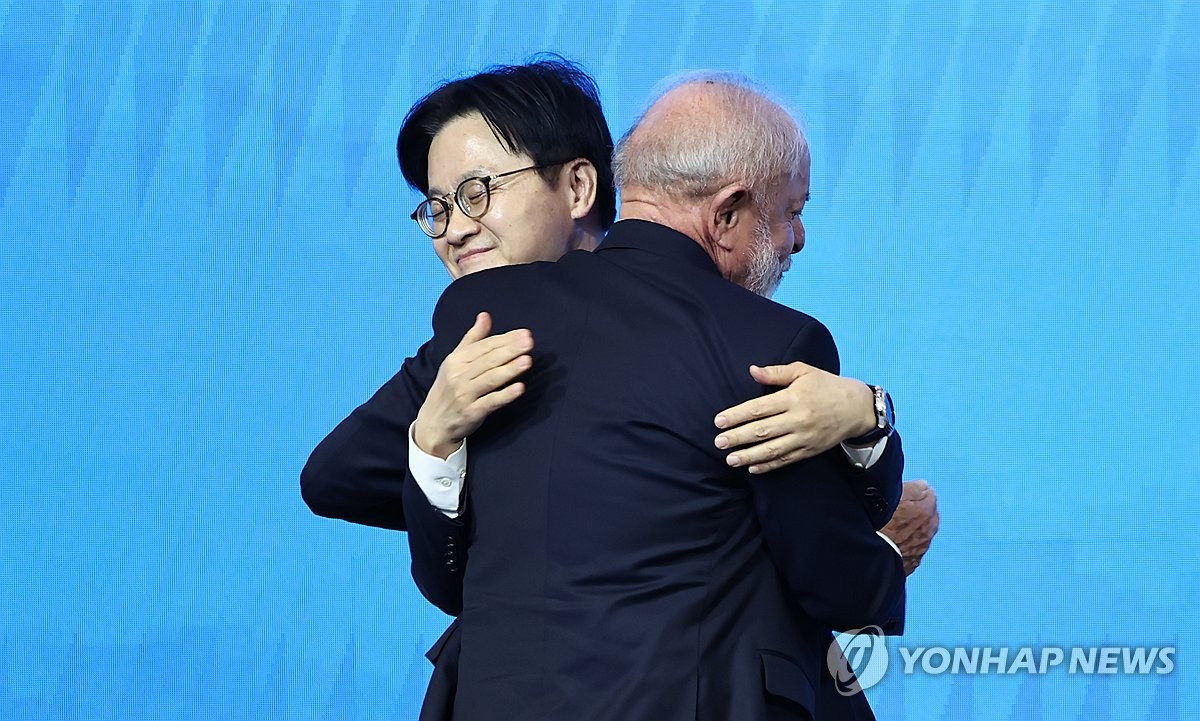 2��23��A�b�������Ϫ��֤Ѱs���|�檺���ڰӰȽ׾¤W�A�����x�]���^�M�c�Ծ֩�P�N�C ���p��