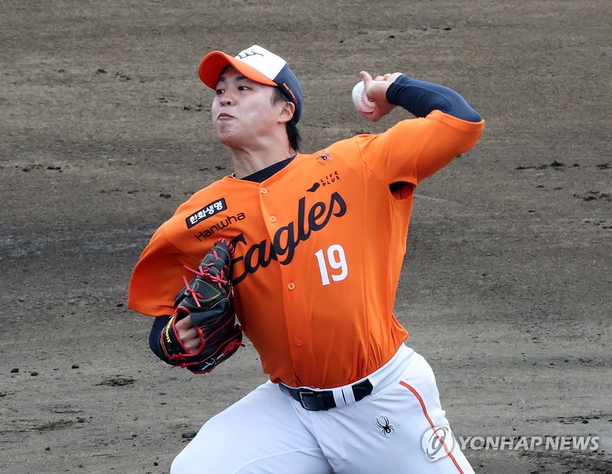 역투하는 왕옌청