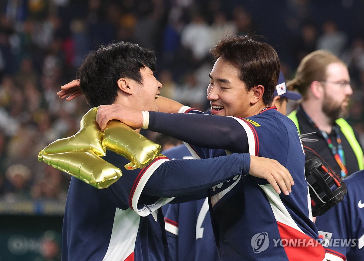 WBC 8강 진출에 기뻐하는 문보경-안현민