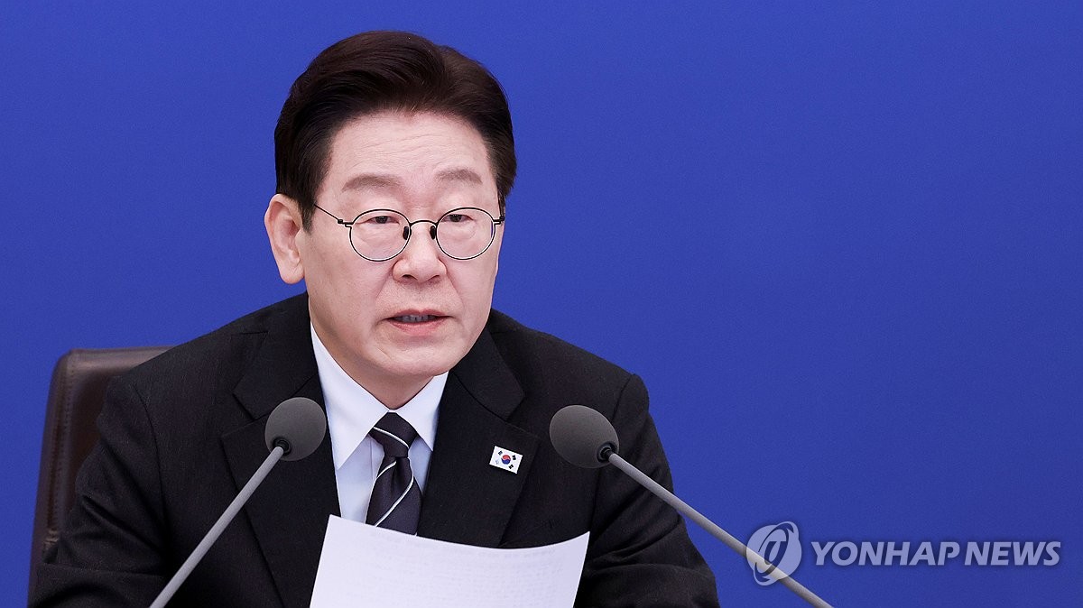 3月10日,李在明在青瓦臺主持召開國務會議。 韓聯社