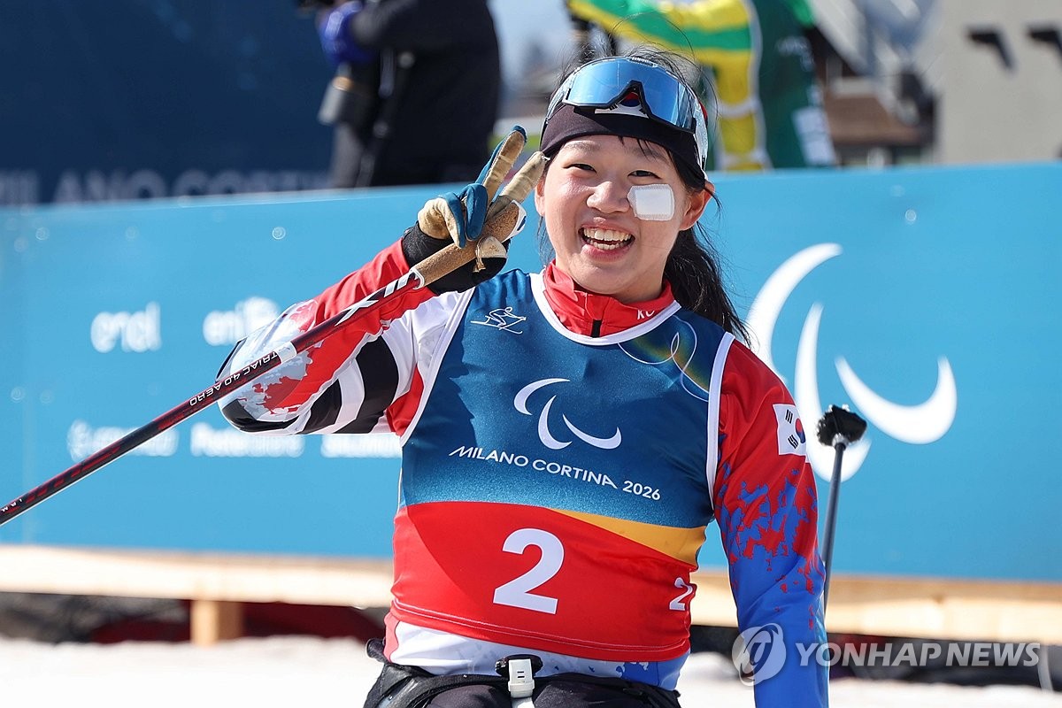 '19세 철인' 김윤지, 크로스컨트리 '은빛 질주'�K두 번째 메달
